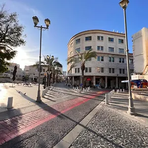 לבקר במלון